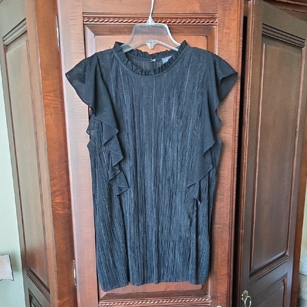 The Limited Black Sleeveless Crinkle Blouse